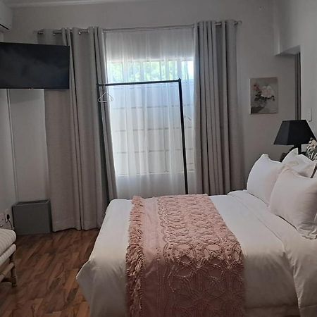 Art And Soul Restaurant, Accommodation, French Bar And Art Gallery Parys Esterno foto